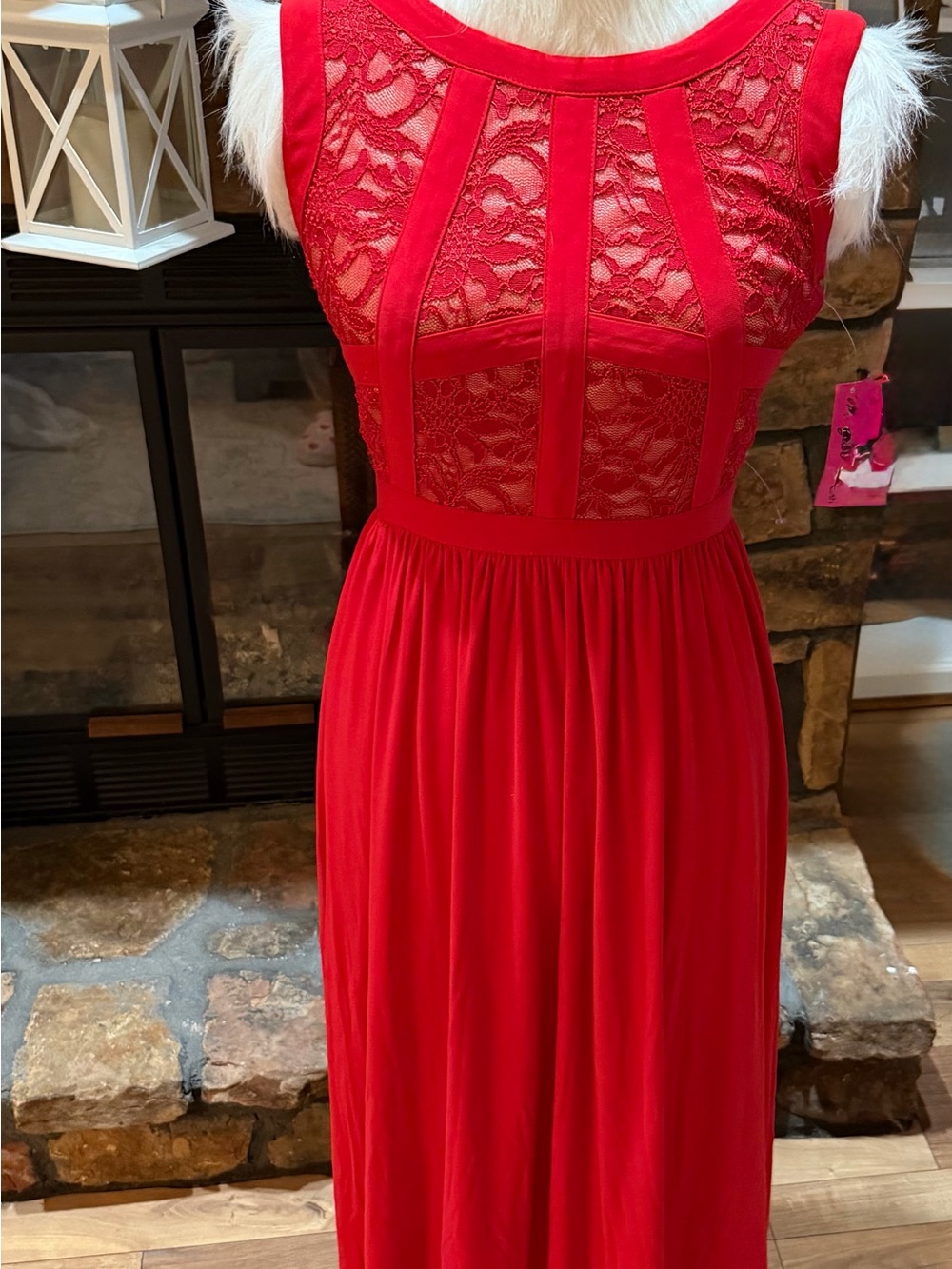Elegant Red Sleeveless Lace-Bodice Maxi Dress